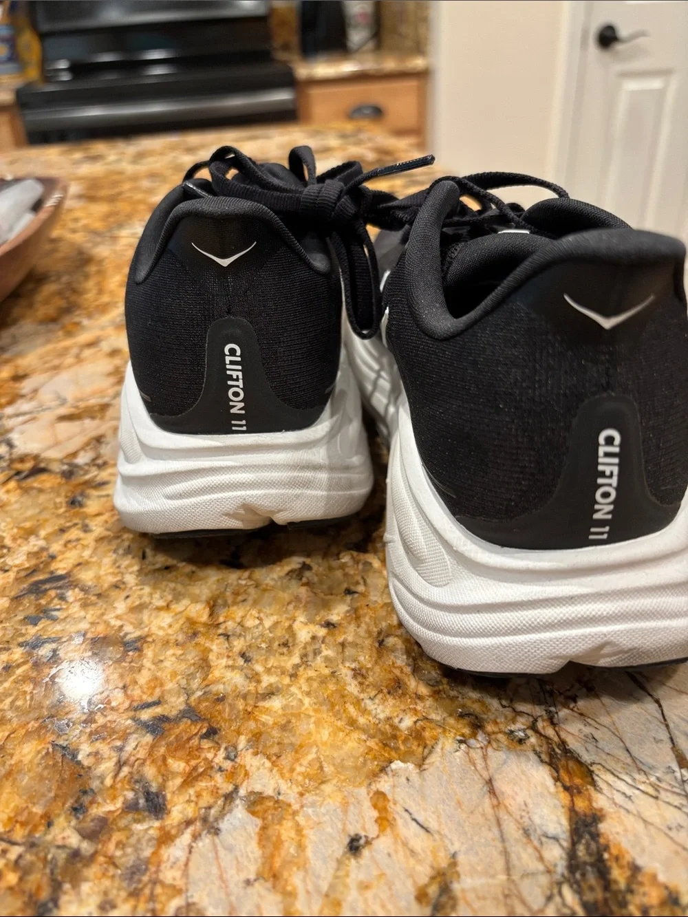 HOKA Clifton 11 size 8 B